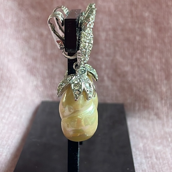 Vintage CINER Rhinestone and Pearl Clip On Earrings!  Gorgeous.  Wedding Worthy! - Picture 3 of 17